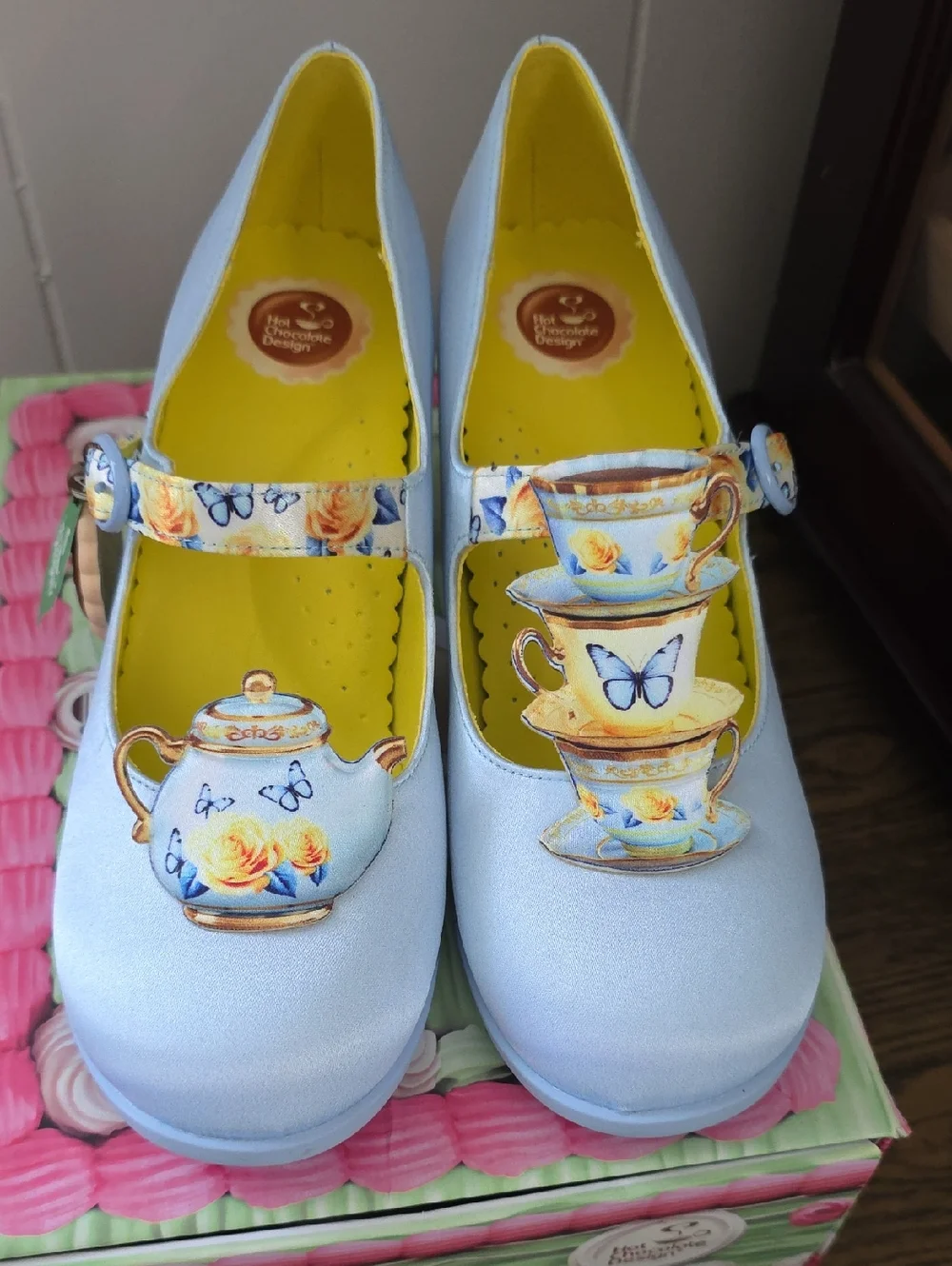 New Hot Chocolate Dress Shoes / Heels w/Tea Set Design Sz 8 US/ Eur 38 - Picture 1 of 16